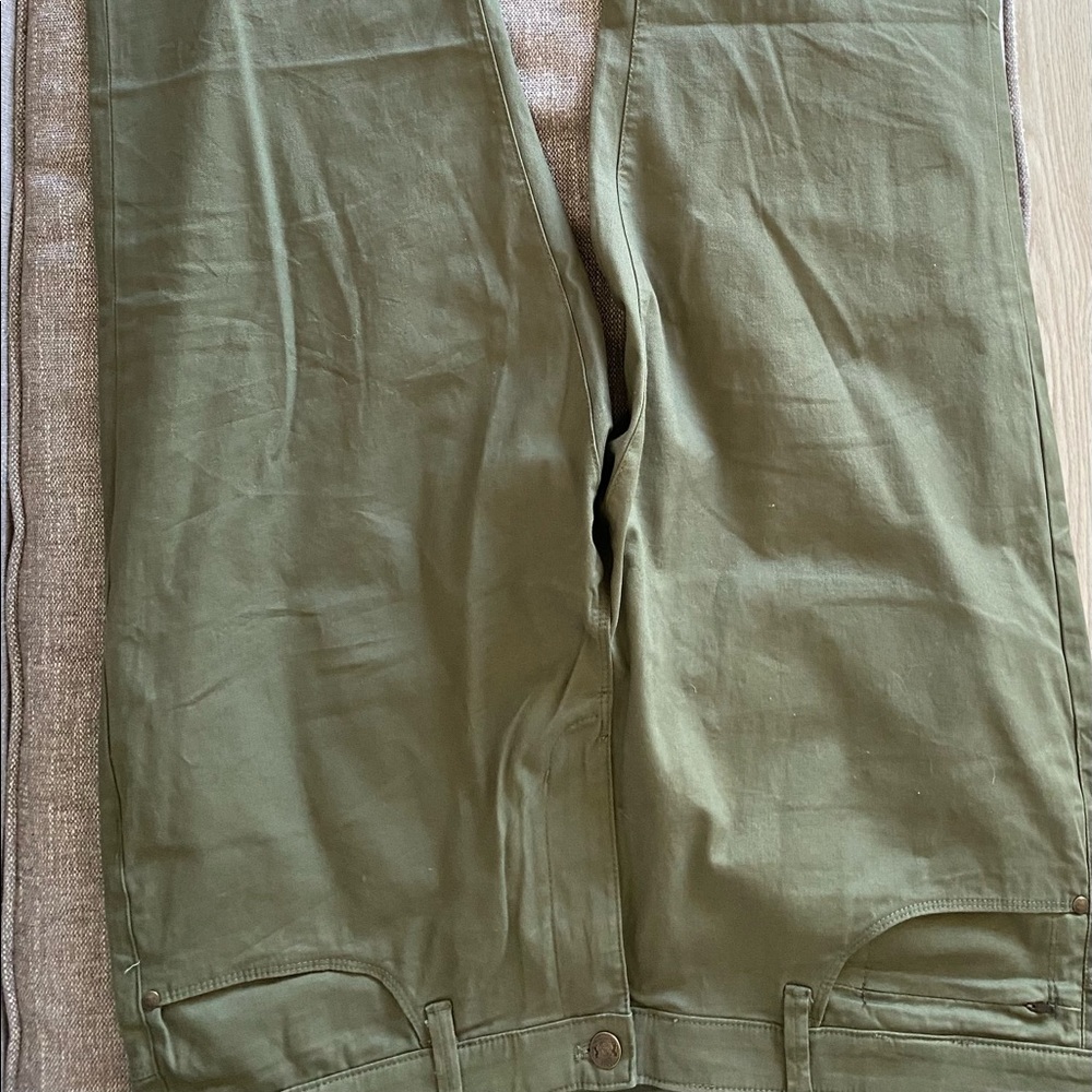 Green pants english laundry
